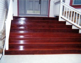 We built this entry staircase with Massaranduba (Brazilian Redwood). The finished product results in a rich color that customers love.