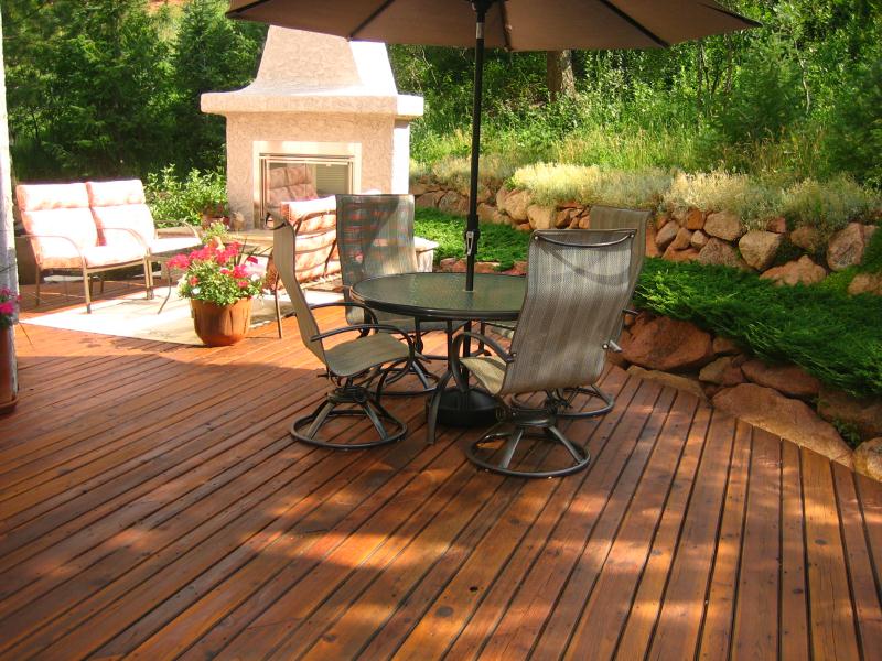 outdoor-refinished-deck-fireplace-Schmillen