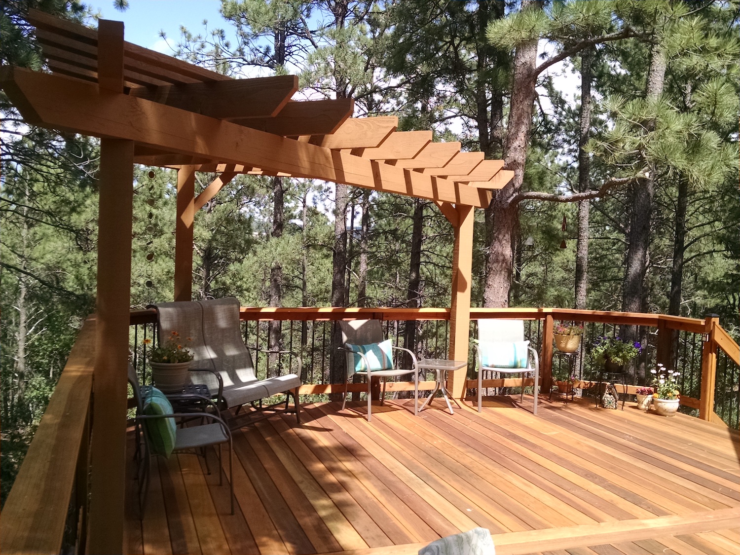 Tri-corner cedar pergola built on a b-grade redwood deck