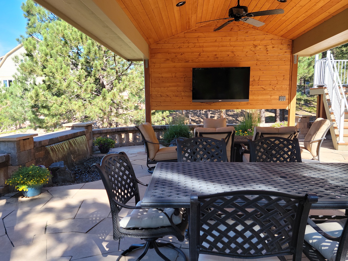 Patio cover with tv mounted on cedar half-wall