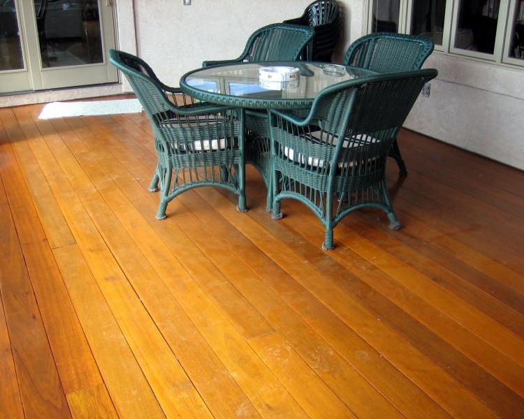 custom hardwood deck in Cumaru with the boards laid at 90-degrees.