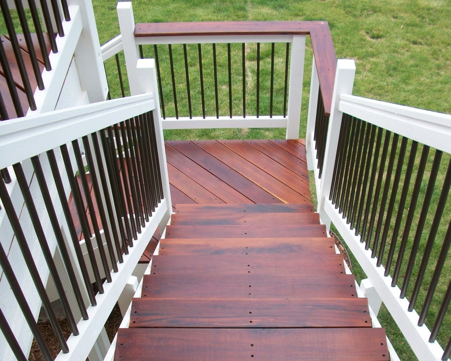 Deck stairs built with Tigerwood hardwood and a 90-degree turn landing.